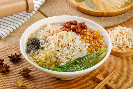 三鲜鸡丝米线